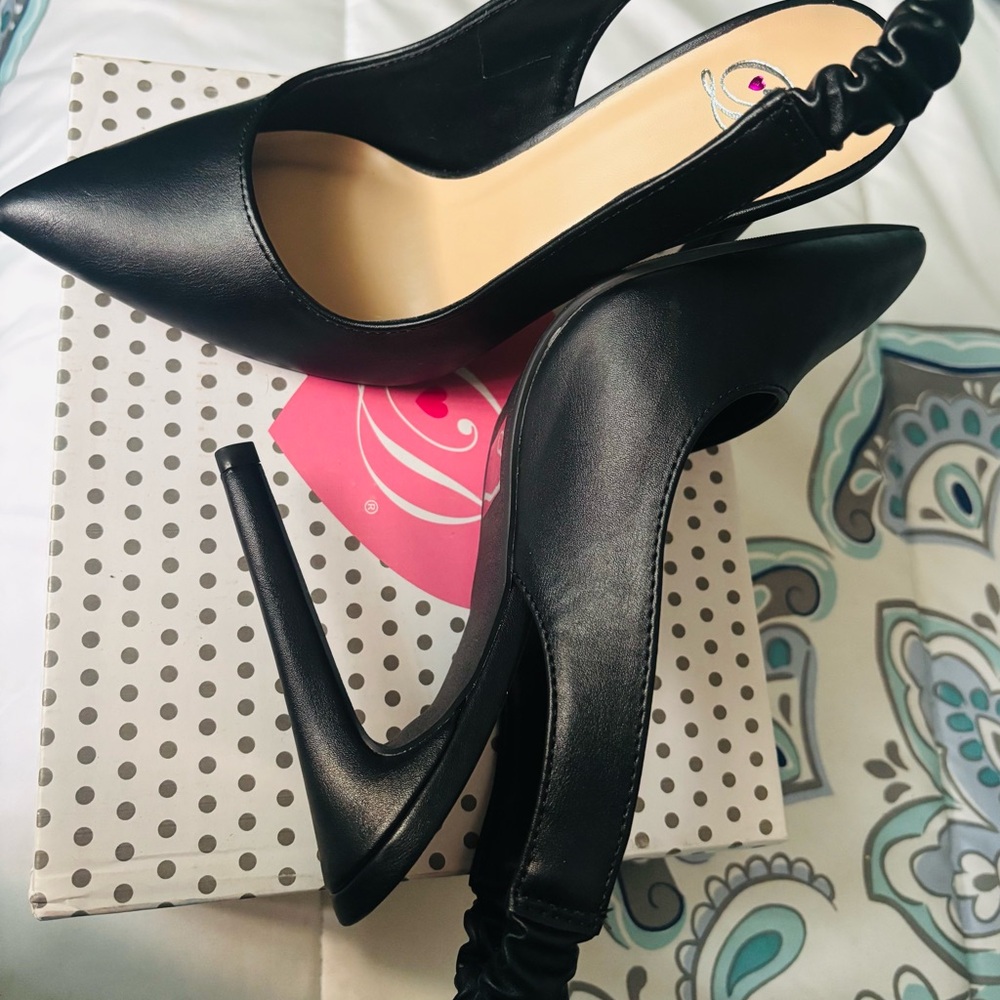 Chic Black Leather Heels NWOT